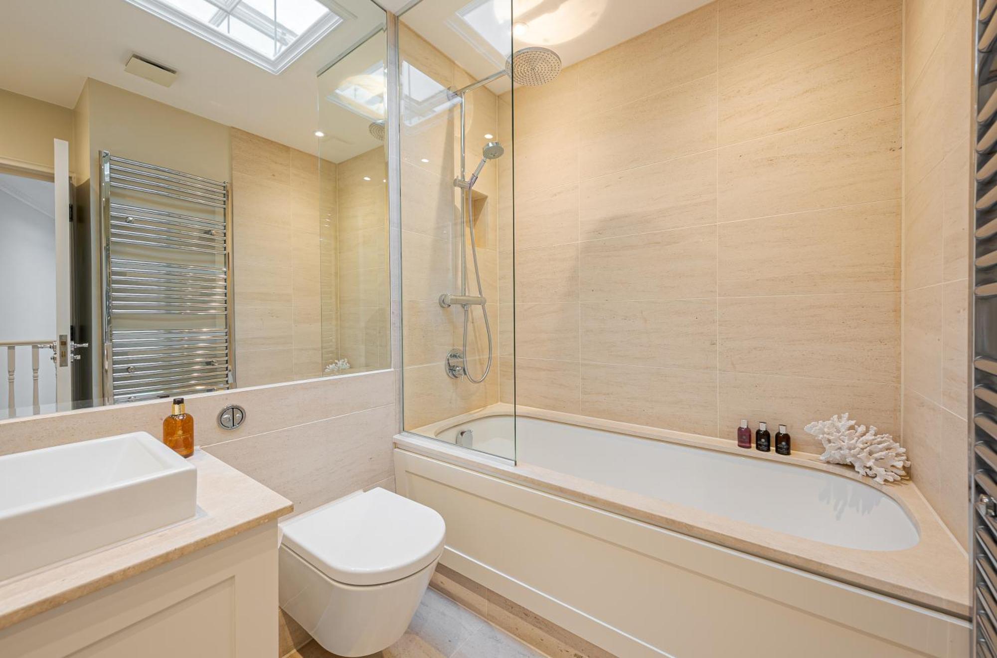 Modern 3 Bedroom Luxury House With Garage In Central London Bagian luar foto
